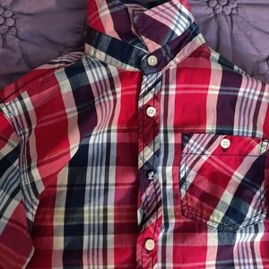 Long sleeve shirt with buttons